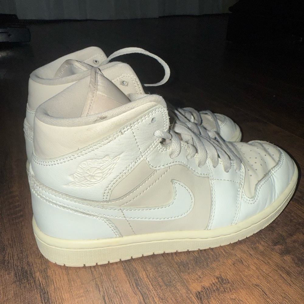 Nike Kids Shoes in White and Cream